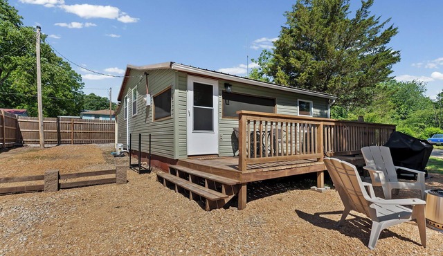 Camp Tadpole - Walk to Beach + Hot Tub