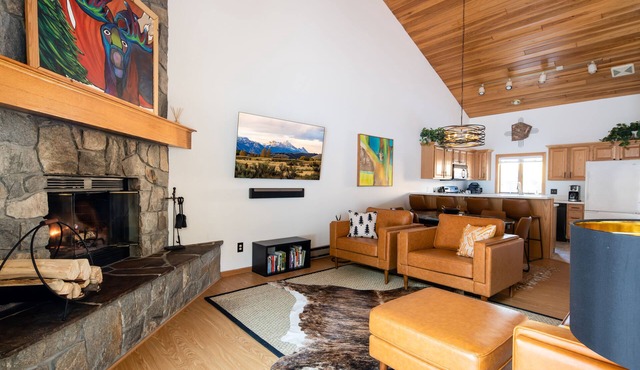 Camp Tu’Wani Ski-in/Ski-out Condo Retreat Big Sky