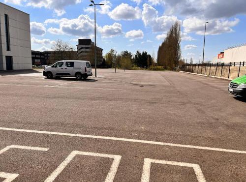 Campanile Metz Nord - Porte du Luxembourg A31- Sortie 34- Parking Gratuit- Accueil de Nuit