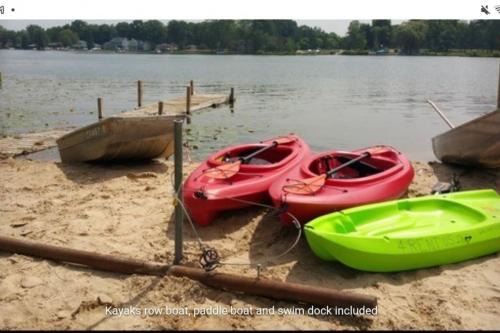 Campau Lake hot tub, boat, kayak