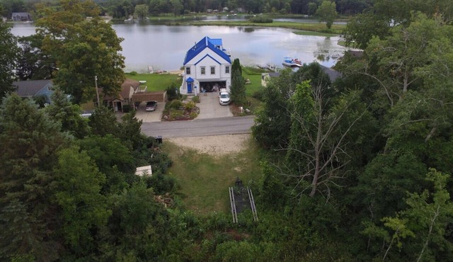 Campau Lake Retreat | 4-Level Home | Family Groups