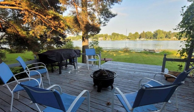 Campau Lake Sunny days cottages w hot spa