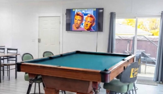 Campau Lake Sunnydays Retreat | 3BR | Spa