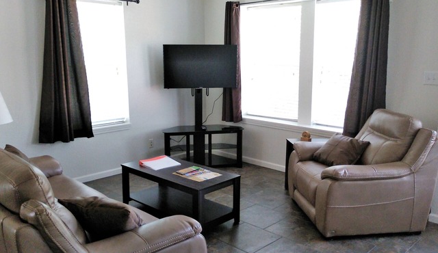 Campbell's Clean & Comfortable Modern Duplex 4662B