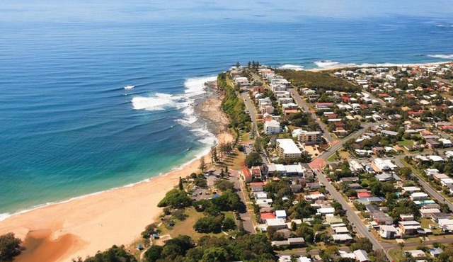 Campbell St, 11 Moffat Beach