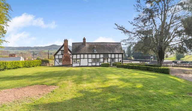 Campbell - Two Bedroom House, Sleeps 4