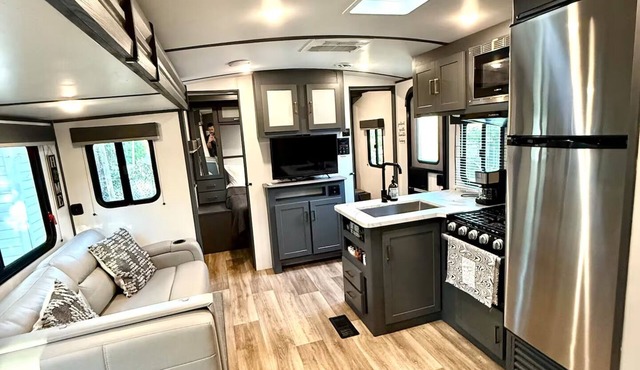 Camper in Zephyrhills with Wi-Fi