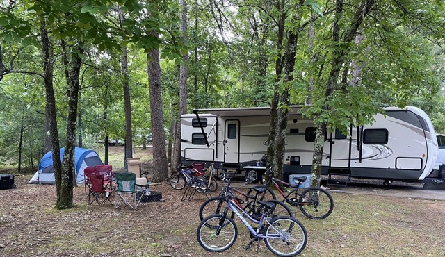 Camper Near Greers Ferry Lake with boat ramp access!