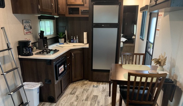 Camper: Near Valdosta/Moody AFB: Safe and quiet