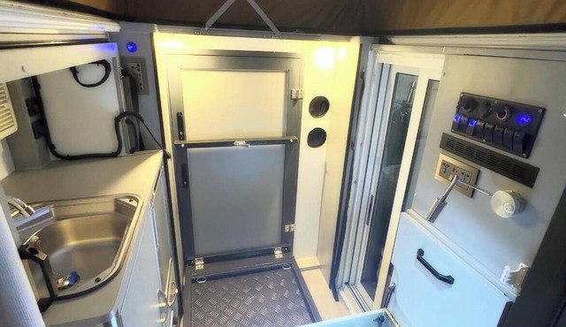 Camper Pod with AC in vibrant Austin