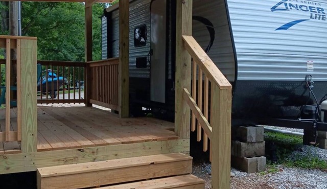 Camper with a view - Perfect for a cozy getaway 2 Min to Lake