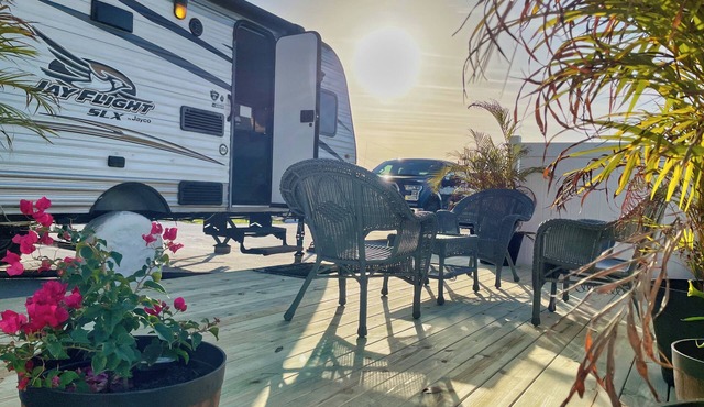 Camper with Bicycles. Close to Beach. Deck & BBQ!