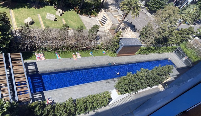 Camperdown 2 bed, 2 bath, pools & gyms, cafes, shops, transport, parking