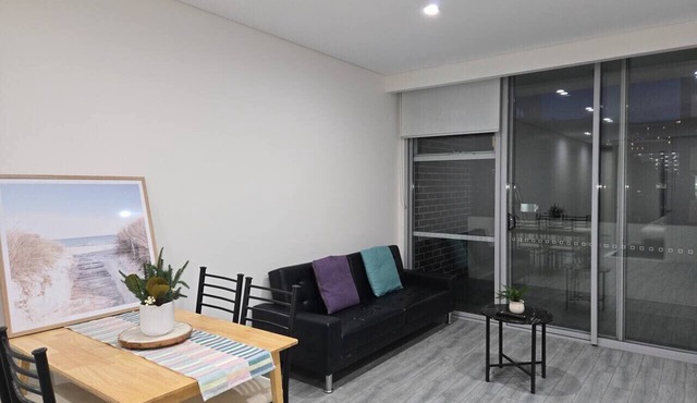 Camperdown one 08 Close to bus stop & SYD CBD easy