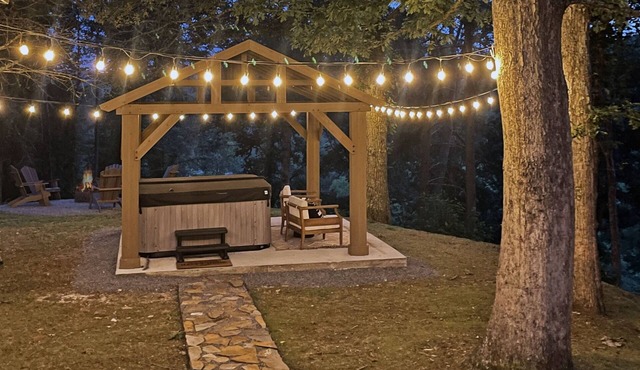 Campfire Creek Cottage | Toccoa River Access Cottage-Hot Tub-Wifi
