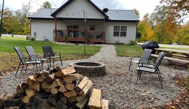 Campfire/grill/full-kitchen, Cabin near Brookville Lake