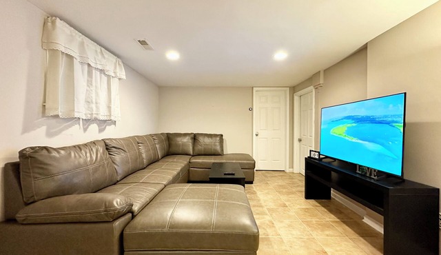 Campi's Private Basement Apartment