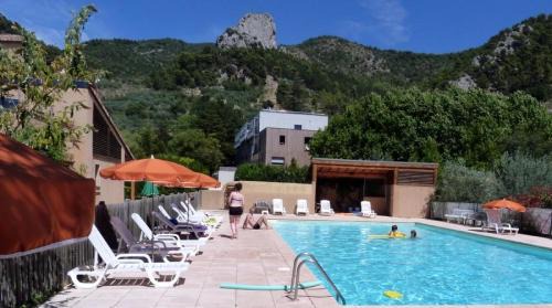 Camping 3 étoiles - Piscine - cbgcaia