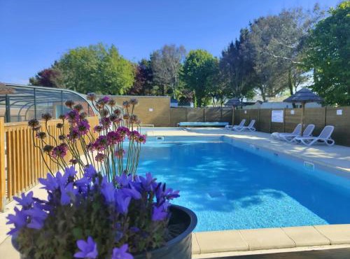 Camping 3 étoiles - Piscine - à 2 minutes des plages