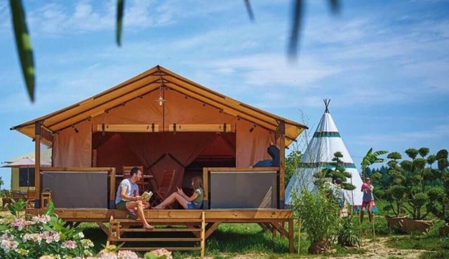 Camping 4 étoiles - Piscine - ccbg00g