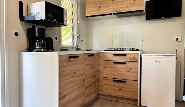 Camping Au Bon Lieu * - Mobile Home CAPUCINE - 2 bedrooms for 6 people