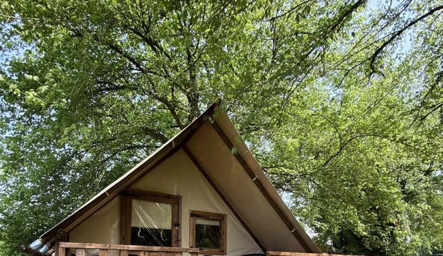 Camping Canal de Berry *** - Classic Amazon Lodge on stilts 3 rooms 4 people Without sanitary facilities