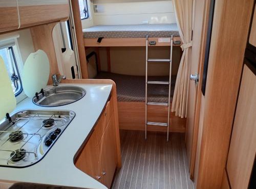 Camping car au bord de l eau