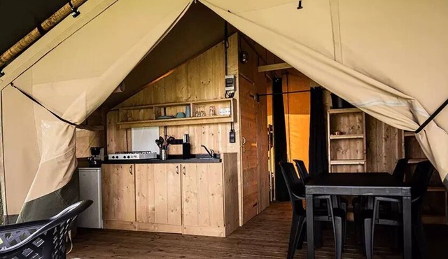 Camping de la Belle Etoile * - Woody 25 luxury safari tent for 4 people including sanitary facilities and kitchen. 4 people