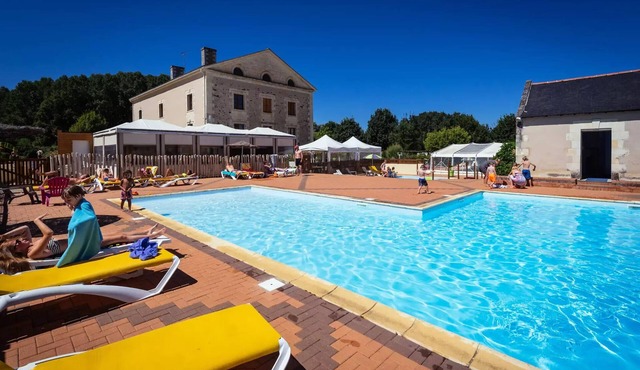 Camping de l'Etang* - Unusual Nature Comfort Lodge Tent 3 rooms 5 people Without sanitary facilities