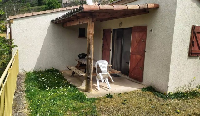 Camping de la Cascade * - House-Chalet 35m2 - CLIM - TV - Washing machine - Sunbeds - (July-August: Saturday/Saturday) 4 persons