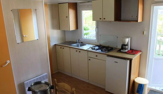 Camping de la Grande Prade * - Mobile residence comfort Acacias 4 people with semi-covered wooden terrace 18 m2 4 people