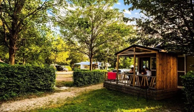 Camping du Lac de Carouge * - Chalet Couples + 1 young child/PMR - 1 Bedroom - 2018 20 m2 2 to 3 people - 2 pers. included in the tariff