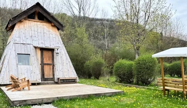 Camping Ecologique la Roche d'Ully* - Le Thuyé Comtois 3 Rooms 4 People