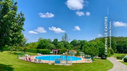Camping Familial paisible avec piscine, mobil home , chalet, Studio & emplacement nue