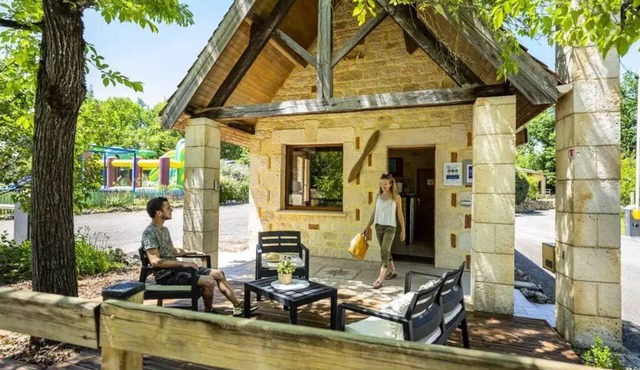 Camping Romanée Le Lou Castel* - PREMIUM cottage - 2 bedrooms 4 people