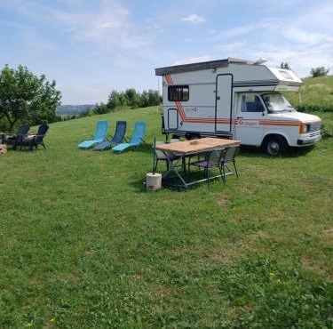 Camping car vintage in Saint-Barthélemy-le-Plain