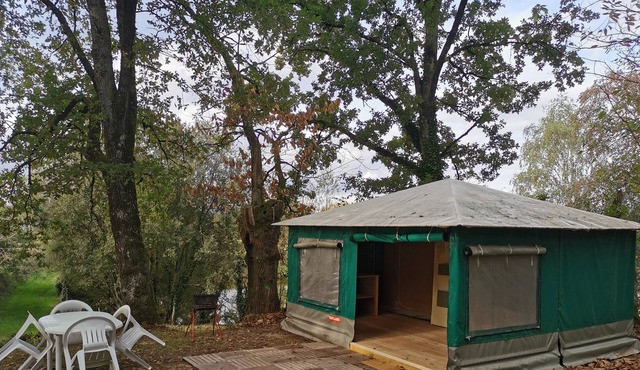 Camping La Chagnée - Bungalow toilé