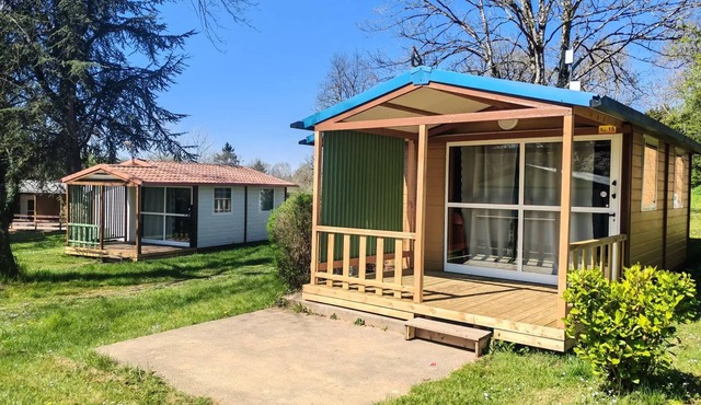 Camping L'Oasis du Berry * - Chalet (Arrived Saturday) 5 to 7 people - 5 pers. included in the tariff