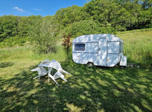 Camping La Fôret du Morvan Vintage caravan