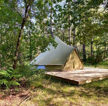 Camping la Kahute - Tente tipi au coeur de la fôret