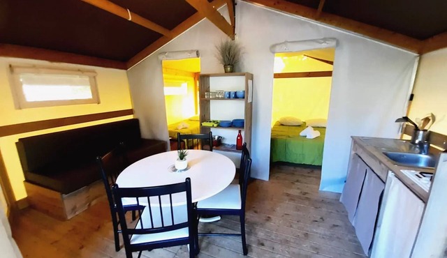 Camping La Venise Verte * - Ecolodge Toile & Bois 30m² (2 bedrooms - 4 people) including covered terrace 8m² - Without toilets 4 people