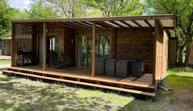 Camping La Venise Verte * - Prestige Chalet 60 m² (3 bedrooms) including covered terrace + Air conditioning + TV + LV + Plancha 7 people