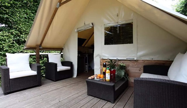 Camping Le Pont de Mazerat **** - La Cabane Toilée: Camping in half tent, half cabin accommodation! 5 people