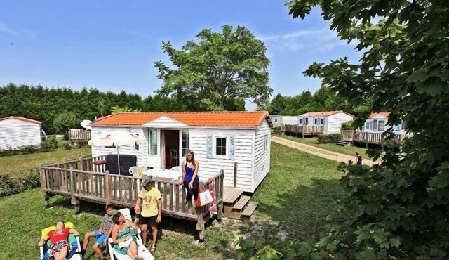 Camping Le Petit Trianon **** - Mobile Home 3 Rooms 4 Persons Classic