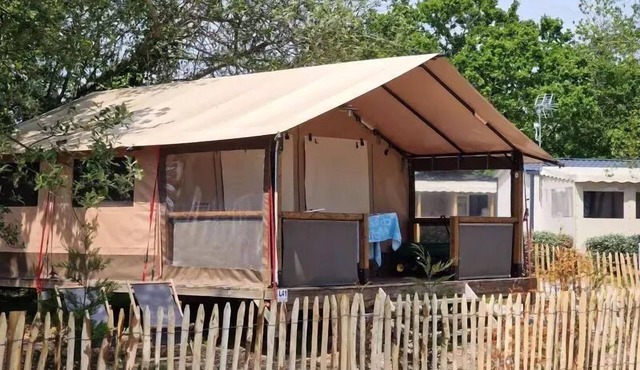 Camping Les P'tites Maisons dans la Prairie* - 3-room lodge for 5 people without sanitary facilities