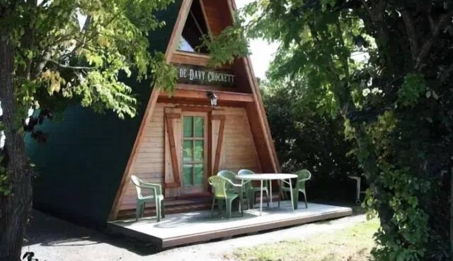 Camping Les P'tites Maisons dans la Prairie * - Cabane David Crockett 4 people