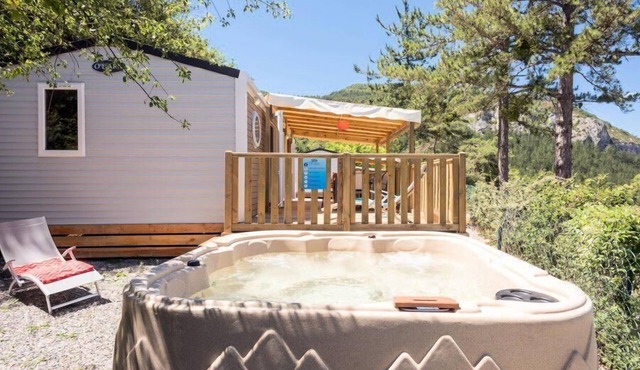 Camping les Princes d'Orange* - Cottage Space Luxury Comfort 4 rooms 6 people Air-conditioned + Jacuzzi