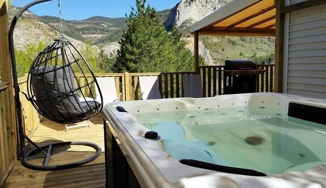 Camping les Princes d'Orange* - Cottage Family Classic 3 rooms for 4 people Air-conditioned Mountain View