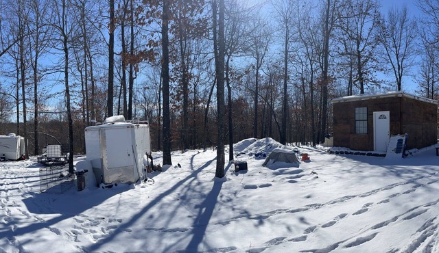 Camping, off grid… Generator and water provided.