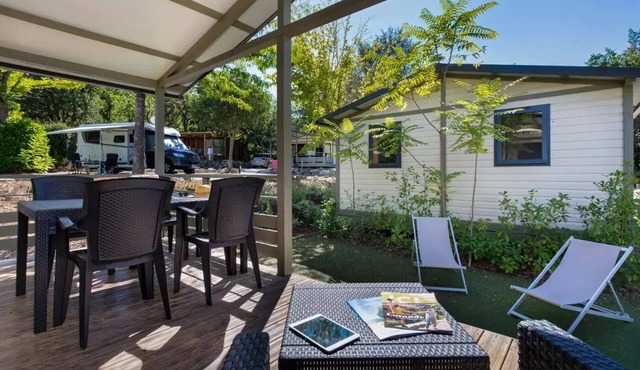 Camping Paradis La Pinède* - Chalet Daudet 30 m² 3 rooms 4/5 People Air-conditioned